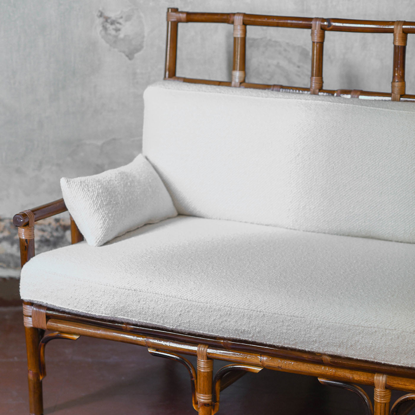 2-Seater White Dedar Fabric & Bamboo Bench