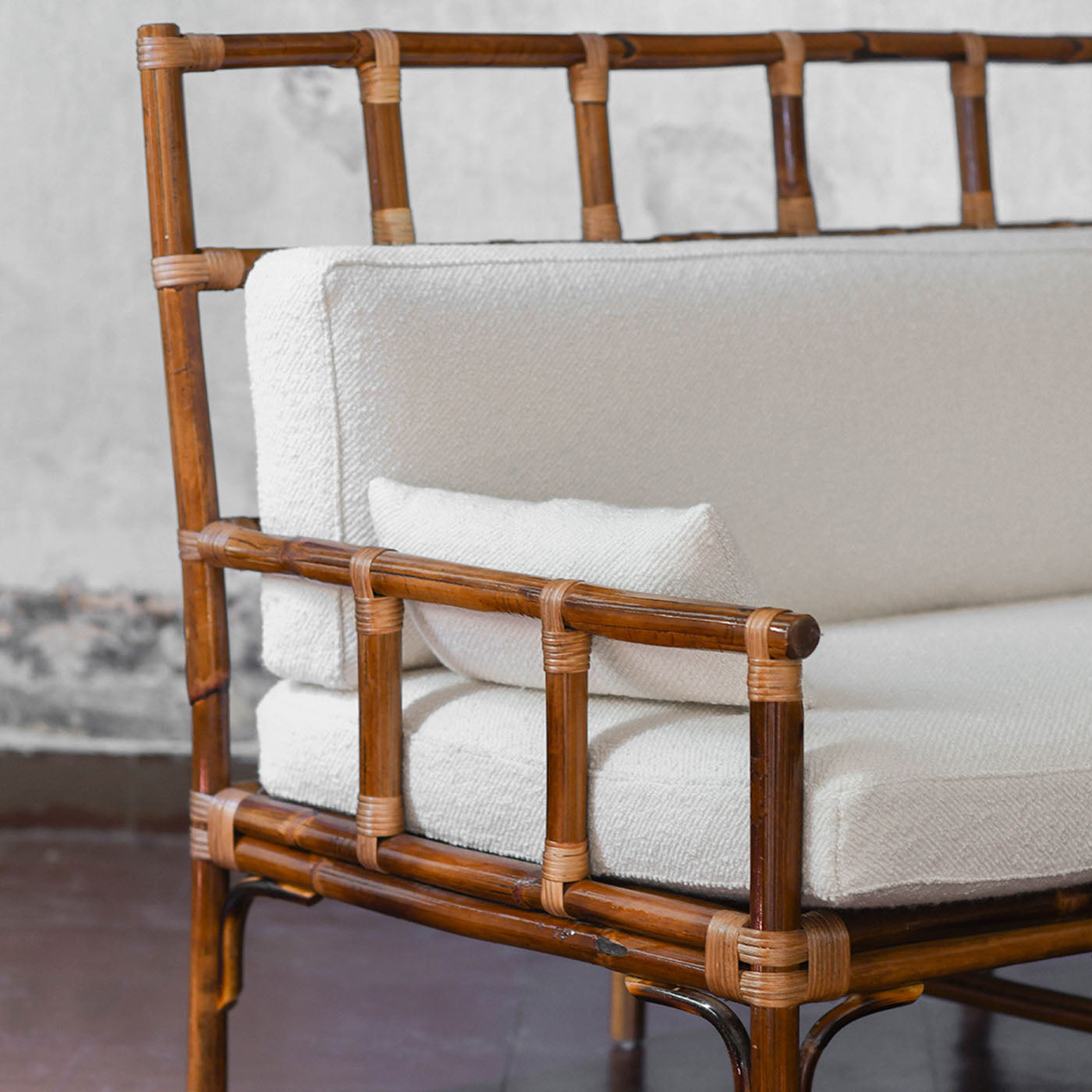 2-Seater White Dedar Fabric & Bamboo Bench